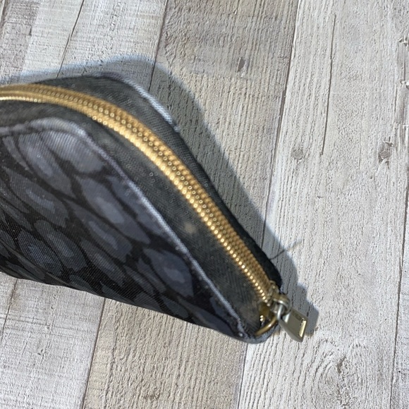 Travelon black & grey leopard print wallet - Picture 6 of 11